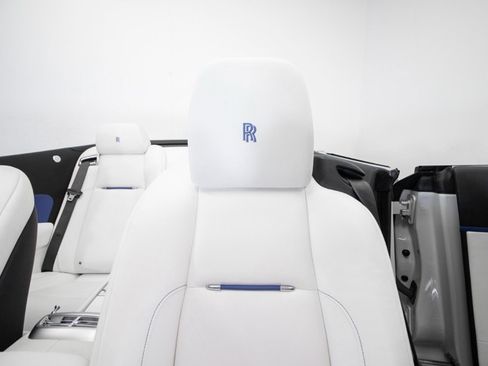 Used 2017 Rolls-Royce Dawn image 3