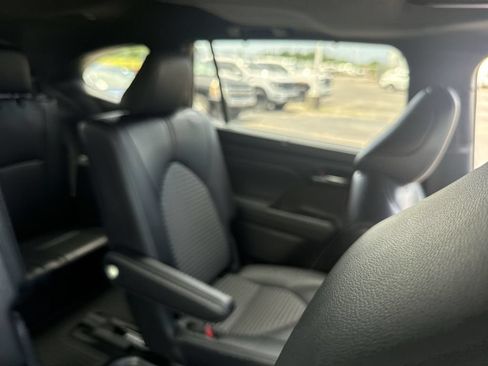 Used 2024 Toyota Highlander XSE FWD image 14