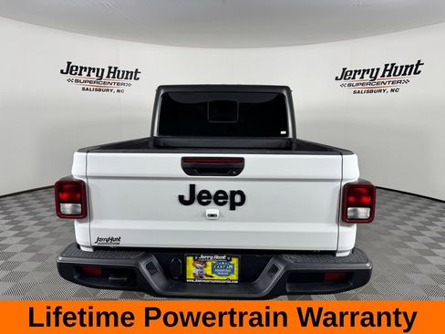 Used 2025 Jeep Gladiator Sport AWD/4WD image 8