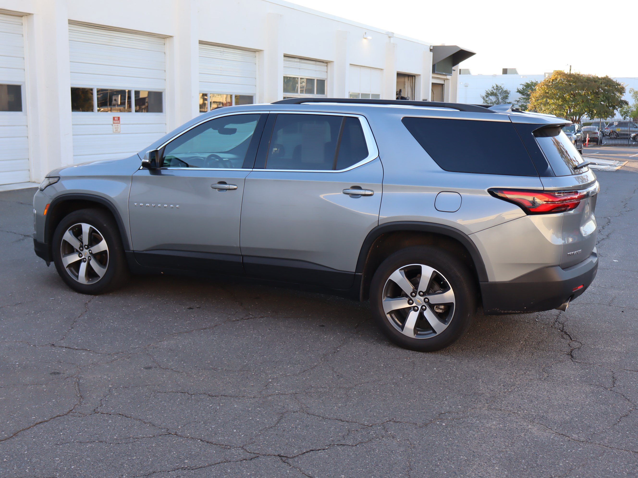 Used 2023 Chevrolet Traverse LT w/ LT Premium Package FWD image 19