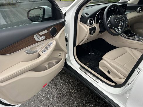Used 2022 Mercedes-Benz GLC 300 4MATIC image 9