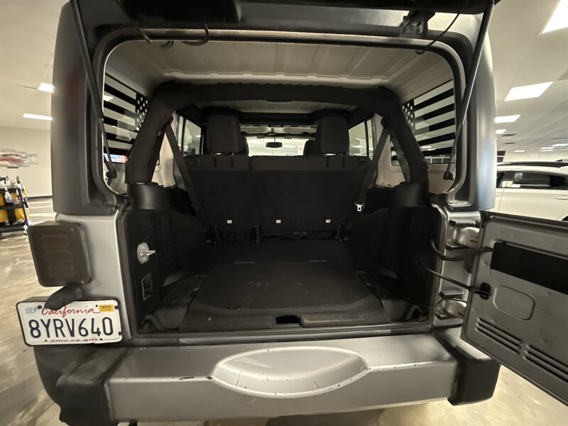 Used 2018 Jeep Wrangler Unlimited Sahara AWD/4WD image 34