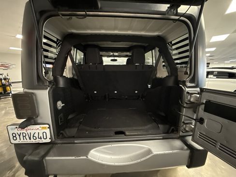 Used 2018 Jeep Wrangler Unlimited Sahara AWD/4WD image 34