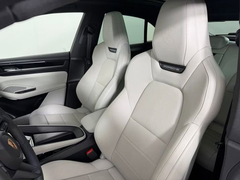 Certified 2025 Porsche Macan 4S Electric AWD/4WD image 5