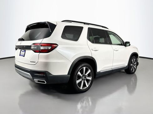 Certified 2024 Honda Pilot Touring image 5