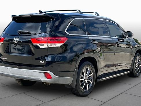 Used 2017 Toyota Highlander XLE AWD/4WD image 12
