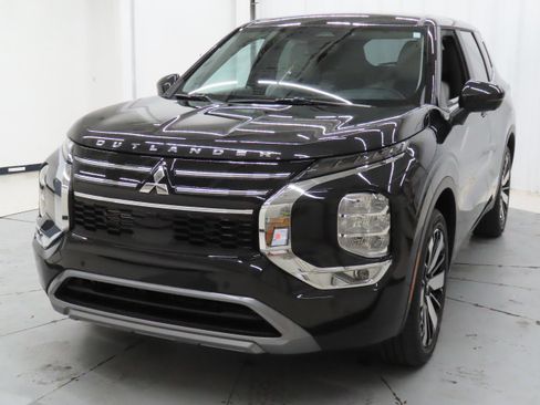 New 2026 Mitsubishi Outlander SE FWD image 8