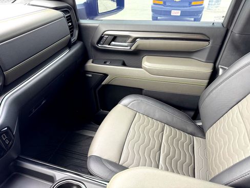 Used 2024 Chevrolet Silverado 2500 ZR2 image 33