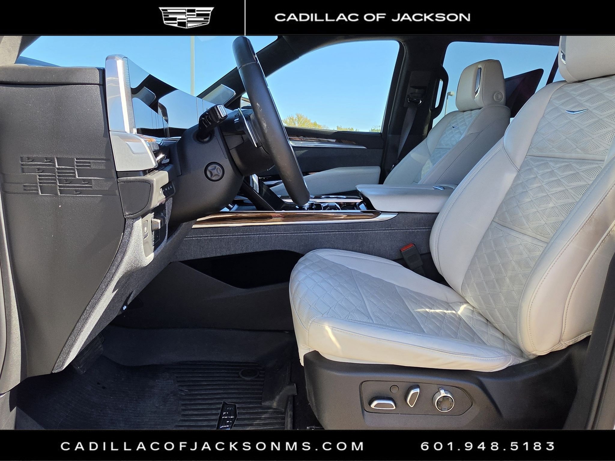 Used 2025 Cadillac Escalade Sport Platinum w/ LPO, Floor Liner Package AWD/4WD image 11