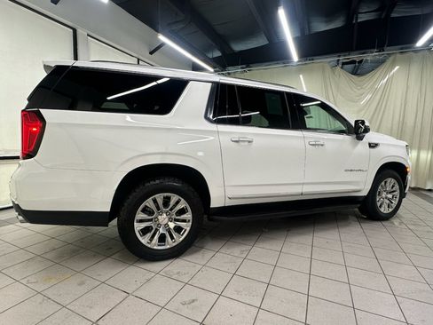 Used 2022 GMC Yukon XL Denali AWD/4WD image 3