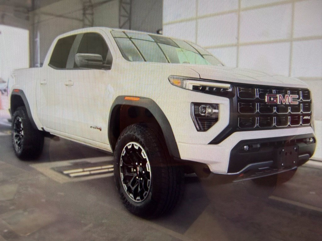 Used 2026 GMC Canyon AT4 AWD/4WD image 1
