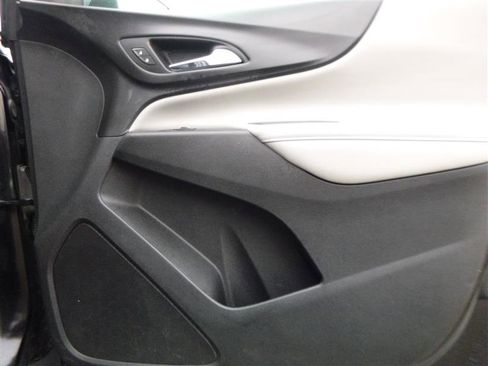 Used 2018 Chevrolet Equinox Premier image 18
