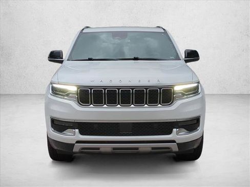 Used 2024 Jeep Wagoneer L Series II RWD image 2