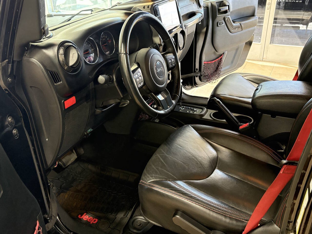 Used 2017 Jeep Wrangler Unlimited Rubicon AWD/4WD image 15