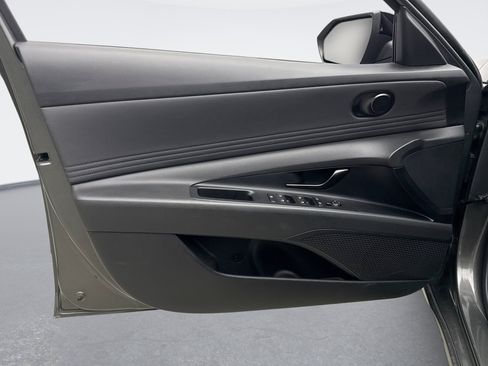 Used 2025 Hyundai Elantra Sport FWD image 9