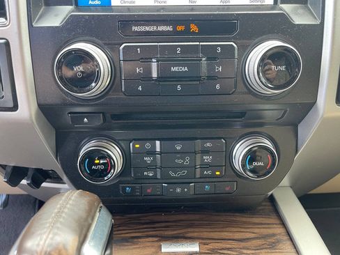 Used 2018 Ford F150 Lariat w/ Equipment Group 502A Luxury AWD/4WD image 40