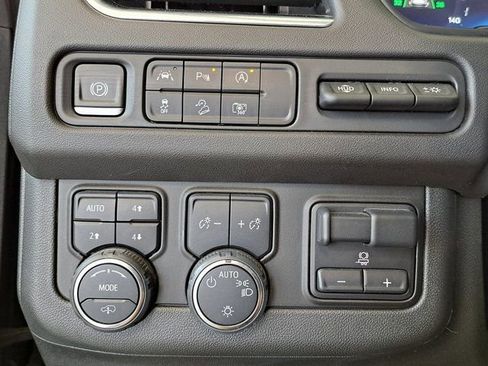 Used 2024 Chevrolet Suburban High Country image 13