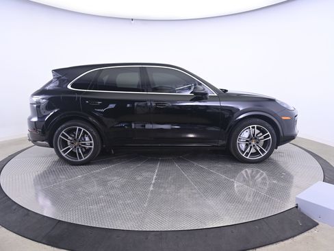 Used 2023 Porsche Cayenne Turbo AWD/4WD image 8