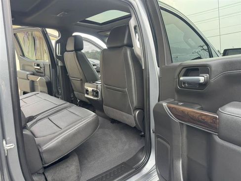 Used 2022 GMC Sierra 1500 SLT AWD/4WD image 17