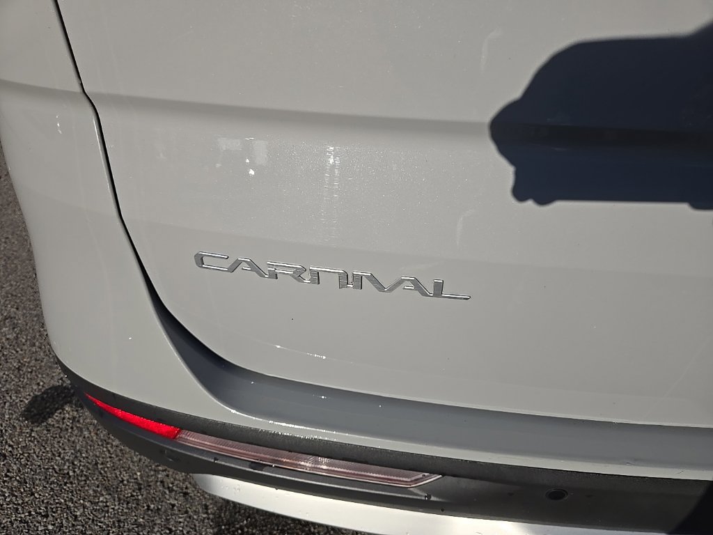 Certified 2024 Kia Carnival EX FWD image 6