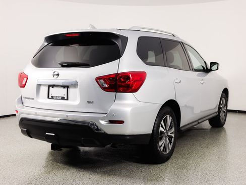 Used 2019 Nissan Pathfinder SV image 8