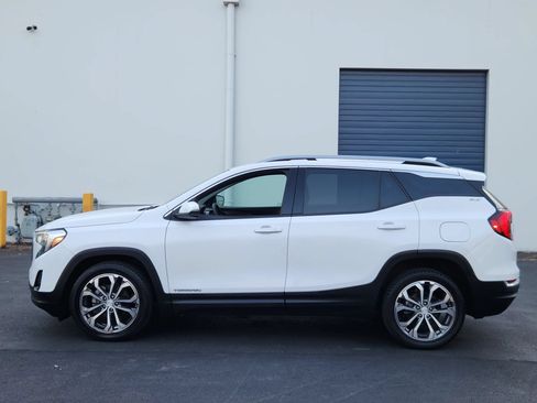 Used 2021 GMC Terrain SLT FWD image 2