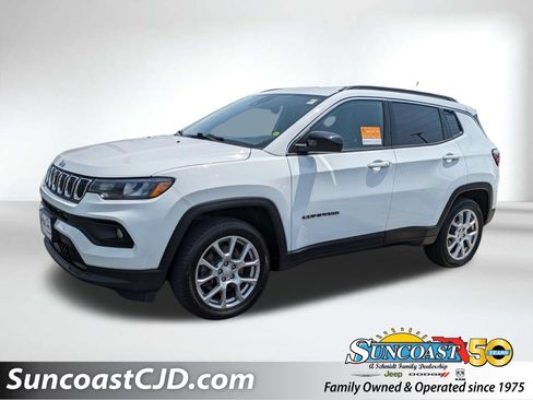 Certified 2023 Jeep Compass Latitude AWD/4WD image 1