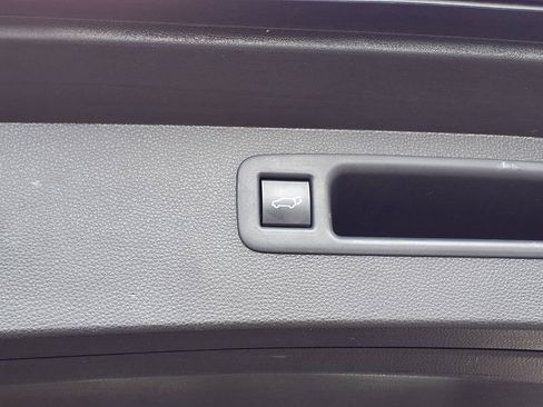 Used 2022 Toyota Highlander XLE FWD image 20