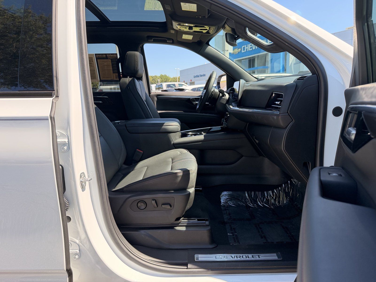 Used 2026 Chevrolet Suburban RST w/ Sun And Tow Package AWD/4WD image 33