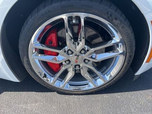 Used 2014 Chevrolet Corvette Z51 w/ 3LT Preferred Equipment Group image 16