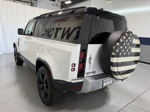 Used 2023 Land Rover Defender 110 SE AWD/4WD image 34