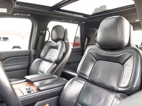 Used 2023 Lincoln Navigator Reserve AWD/4WD image 18