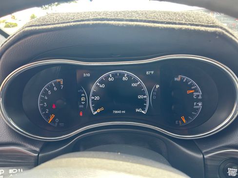 Used 2021 Jeep Grand Cherokee Laredo X AWD/4WD image 10