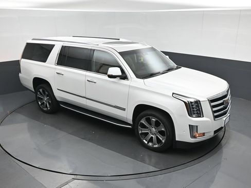 Used 2019 Cadillac Escalade ESV Luxury AWD/4WD image 70