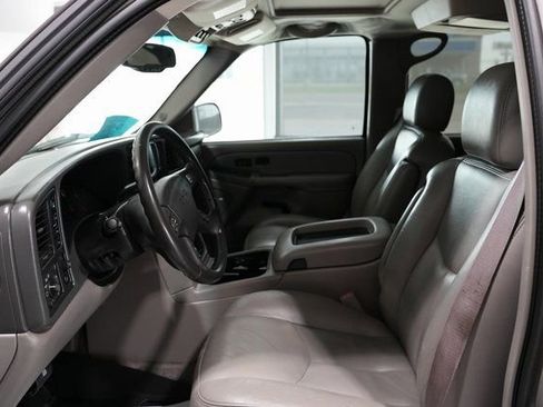 Used 2005 GMC Yukon XL 2500 SLT w/ SLT Preferred Equipment Group image 12