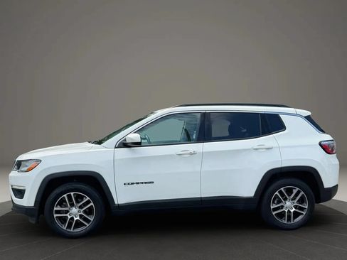 Used 2018 Jeep Compass Latitude w/ Popular Equipment Group FWD image 8