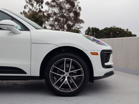 Certified 2025 Porsche Macan AWD/4WD image 11