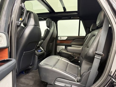 Used 2022 Lincoln Navigator Reserve AWD/4WD image 22