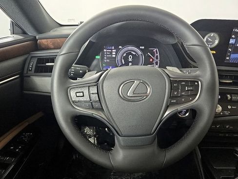 Certified 2022 Lexus ES 300h w/ Premium Package image 22