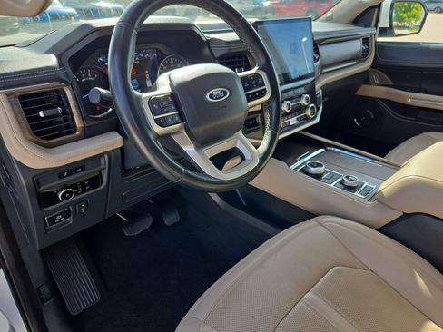 Used 2024 Ford Expedition Limited AWD/4WD image 12