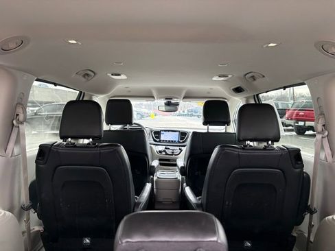 Used 2023 Chrysler Pacifica Touring-L image 33