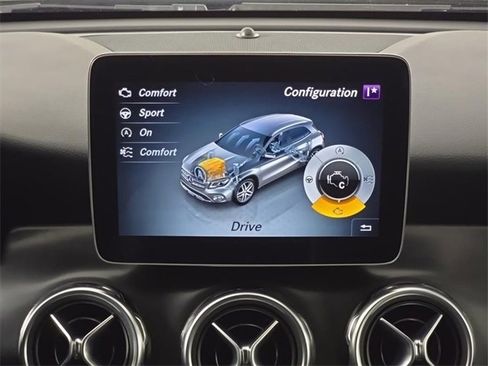 Certified 2020 Mercedes-Benz GLA 250 4MATIC image 17