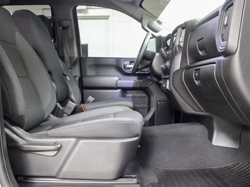 Used 2025 Chevrolet Silverado 2500 Custom w/ Custom Value Package image 5