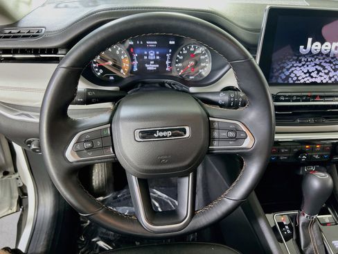 Used 2022 Jeep Compass Limited w/ Sun and Sound Group AWD/4WD image 11