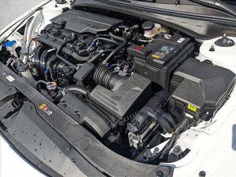 Used 2024 Hyundai Elantra Limited image 25