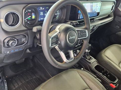 Used 2024 Jeep Wrangler High Altitude AWD/4WD image 10