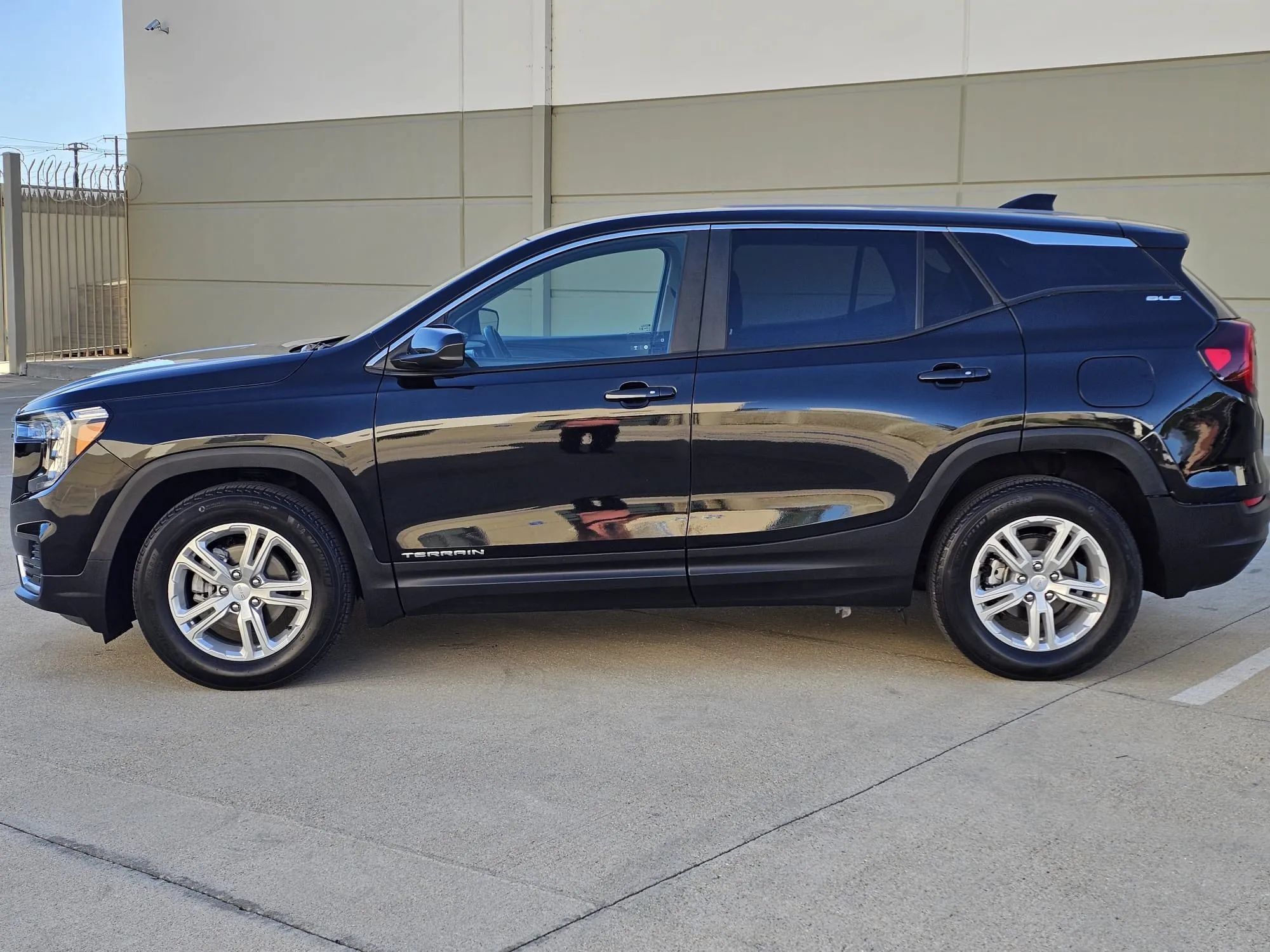 Used 2024 GMC Terrain SLE FWD image 9