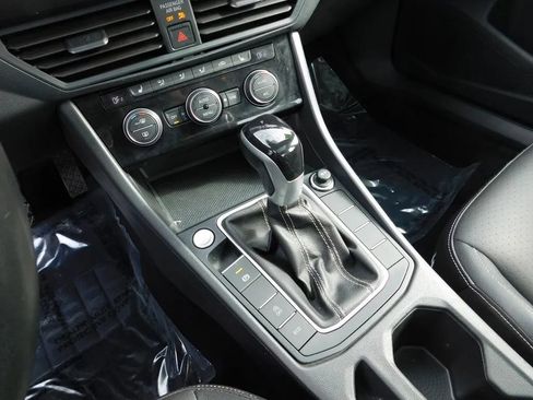 Used 2024 Volkswagen Jetta SE FWD image 19