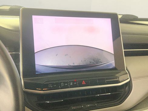 Used 2022 Jeep Compass Limited image 13