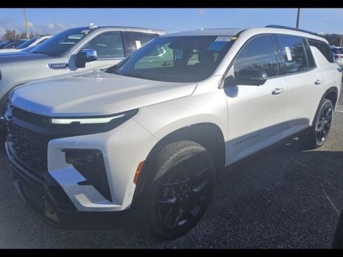 Used 2024 Chevrolet Traverse RS image 3